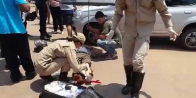 Acidente de trânsito envolvendo carro e moto