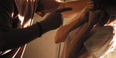 Rolim de Moura: Marido ameaça matar esposa e filhos com uma enxada