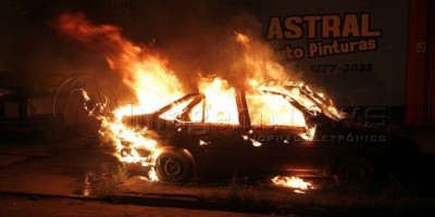 Porto Velho - Madrugada de terror: cinco veículos foram incendiados