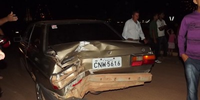 Rolim de Moura – Motocicleta bate na traseira de carro.