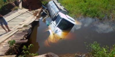TARILÂNDIA - PONTE CEDE E CAMINHÃO TANQUE CAI DENTRO DE RIO EM TARILÂNDIA