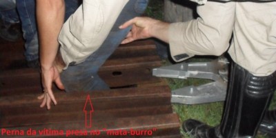 Rolim De Moura –  Mulher prende a perna em um mata-burro na zona rural de Rolim De Moura. (Fotos Cinegrafista Amador )
