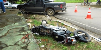 Ji-Paraná – Colisão misteriosa entre caminhonete S-10 e motocicleta no Centro de Ji-Paraná termina em Delegacia de Polícia