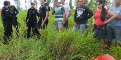 Urgente - Polícia militar troca tiro com assaltantes, um deles é baleado e morre em Monte Negro.