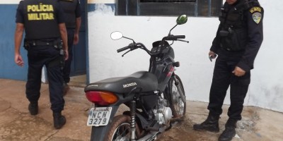 Rolim de Moura – Polícia Militar recupera moto furtada