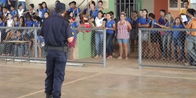 Rolim de Moura – Polícia Militar através do PROERD ministra palestra na Escola Maria Rabelo.