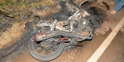 BR 364 - Motociclista é esmagado por carreta após tentar fazer uma ultrapassagem em curva na BR 364, entre Ouro Preto e Ji-Paraná 