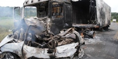 BR 364 - Tragédia - Duas pessoas morrem carbonizadas em grave acidente na BR-364 - Fotos