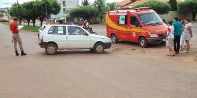 Rolim de Moura –  Carro bate em motocicleta na Avenida Rio Madeira