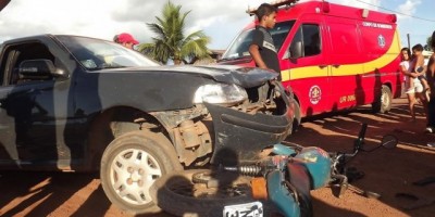 Rolim de Moura –  Carro bate em motocicleta no bairro Cidade Alta