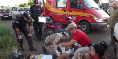 Rolim de Moura –  Motociclista se choca contra uma carro na Rua Guaporé