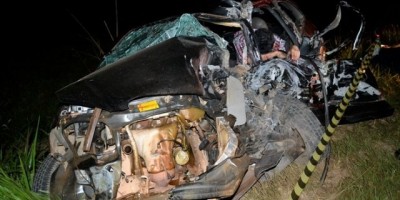 JARU - Jovem foge da Polícia e morre ao colidir seu veículo de frete com caminhão - VIDEO