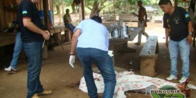 Cacaulândia - Peão de fazenda é assassinado a golpe de facão em Cacaulândia (IMAGENS FORTES)