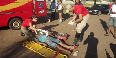Rolim de Moura –  Motociclista invade preferencial e provoca acidente