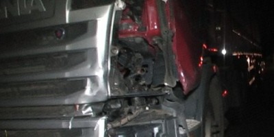 RO-010 -  COLISÃO FRONTAL ENTRE CARRETA E MOTO DEIXA DUAS VÍTIMAS FATAIS
