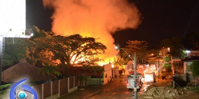 Ji-Paraná – Incêndio criminoso destrói duas residências no Centro da cidade de Ji-Paraná