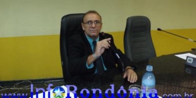 Rolim de Moura –  Visando a melhoria do trânsito, Prefeitura atende indicação do Vereador Vanderilo Nogueira e começa a implantar a sinalização de trânsito das Ruas e Avenidas do Município