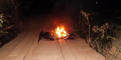 Rolim de Moura –  Ponte no bairro Planalto é incendiada