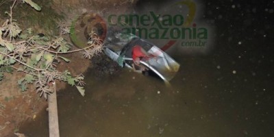 MACHADINHO - Veículo cai em rio e motorista morre afogado