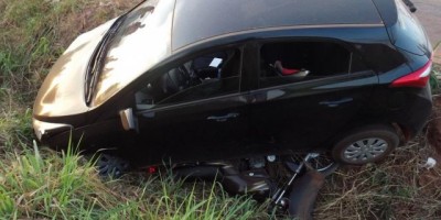 Rolim de Moura –  Carro invade pista contrária e bate em moto