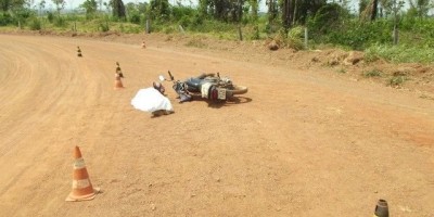 São Francisco do Guaporé - Motociclista passa mal e cai do seu veículo já sem vida