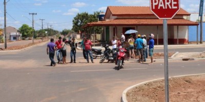 Rolim de Moura – Condutora de moto atravessa preferencial e provoca acidente no centro da cidade