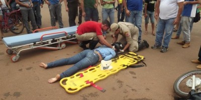 Rolim de Moura –  Motociclista fica ferida após bater em carro no centro da cidade