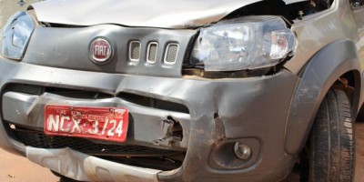 Rolim de Moura -  Taxista se envolve em acidente de trânsito no cruzamento da Rua Barão de Melgaço com Av. Porto Velho