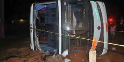 ACRE - Ônibus da Eucatur tomba na BR-364 e deixa 23 passageiros feridos