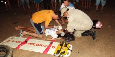 Rolim de Moura –  Colisão entre moto e caminhonete no centro da cidade deixa duas pessoas feridas