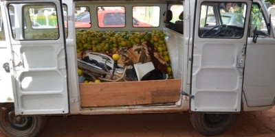 Guajará-Mirim -  Motocicletas roubadas eram transportadas em meio as laranjas dentro de uma Kombi