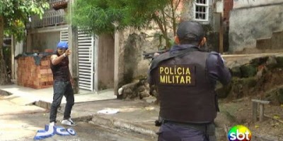 MATO GROSSO - Barra do Garças - Policial precisa dár quatro tiros de borracha para deter suspeito de tentativa homicídio - Vídeo