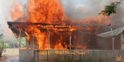 Rolim de Moura –  Incêndio destrói residência na Zona Rural de Rolim de Moura