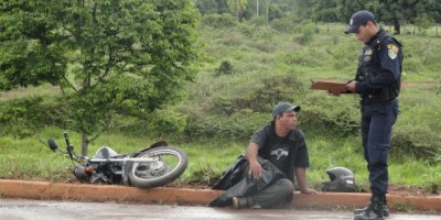 Rolim de Moura –  Motociclista sofre queda após bater em buraco na RO-010