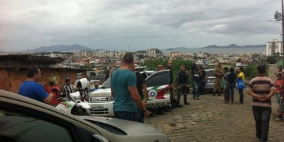 BRASIL - Santa Catarina - Homem é morto após assaltar festa sem saber que era de policiais