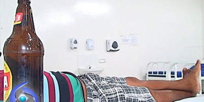 Ji-Paraná – Homem bebe cerveja com “corpo estranho” dentro da garrafa e vai para no HM