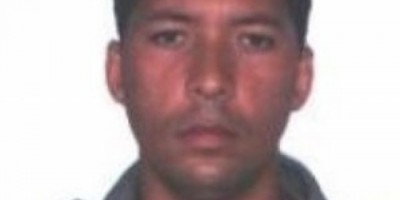 BRASIL - ALagoas - Após assalto frustrado, bando invade quartel e mata PM em praça pública, em Porto de Pedras