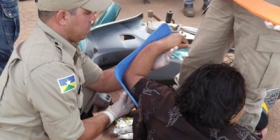 Rolim de Moura –  Condutora de moto sofre fratura exposta no braço em acidente de trânsito
