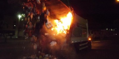 Rolim de Moura –  Princípio de incêndio em caminhão de coleta de lixo