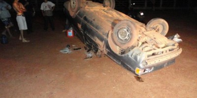 Rolim de Moura –  Veículo capota na RO-010 próximo à linha 192