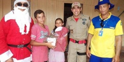 Novo Horizonte -  Correios e Corpo de Bombeiros realizam entrega de presentes para crianças