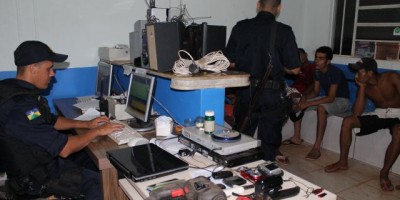 Rolim de Moura – Dois homens praticaram um furto, trocaram em drogas, mas são presos pela PM