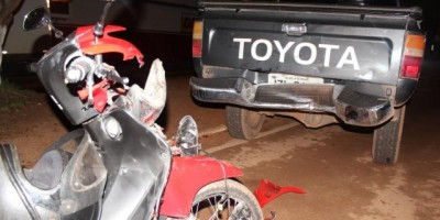 Rolim de Moura –  Motociclista se choca na traseira de caminhonete no centro da cidade