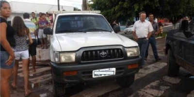 Santa Luzia - Colisão entre caminhão e caminhonete no centro de Santa Luzia.