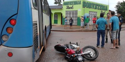 Rolim de Moura –  Motociclista se choca contra ônibus no bairro Boa Esperança 