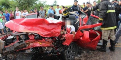 Rolim de Moura - Grave acidente de trânsito na RO-010 deixa 01 vítima fatal e 04 pessoas feridas