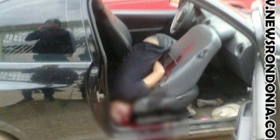 PORTO VELHO - HOMEM É MORTO À TIROS DENTRO DE CARRO