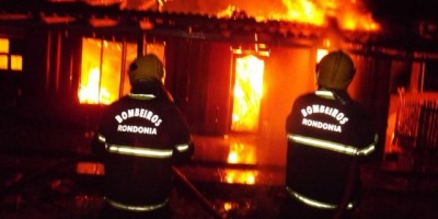 Rolim De Moura – Incêndio consome residência no bairro Cidade Alta
