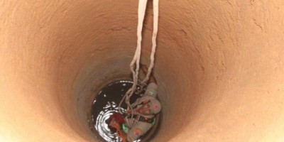 Rolim de Moura –  Bombeiros resgatam gato de dentro de poço