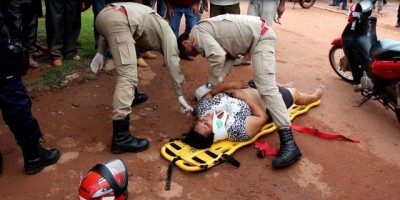 Rolim de Moura –  Duas mulheres ficam feridas após baterem na traseira de caminhão no Centro da cidade